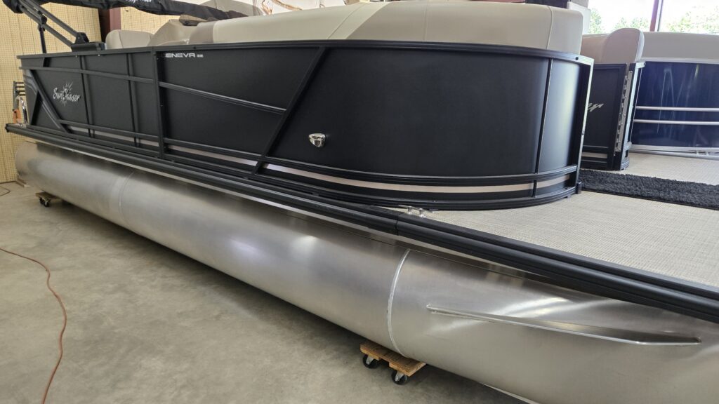 Sunchaser Geneva 22 DS CRS side view